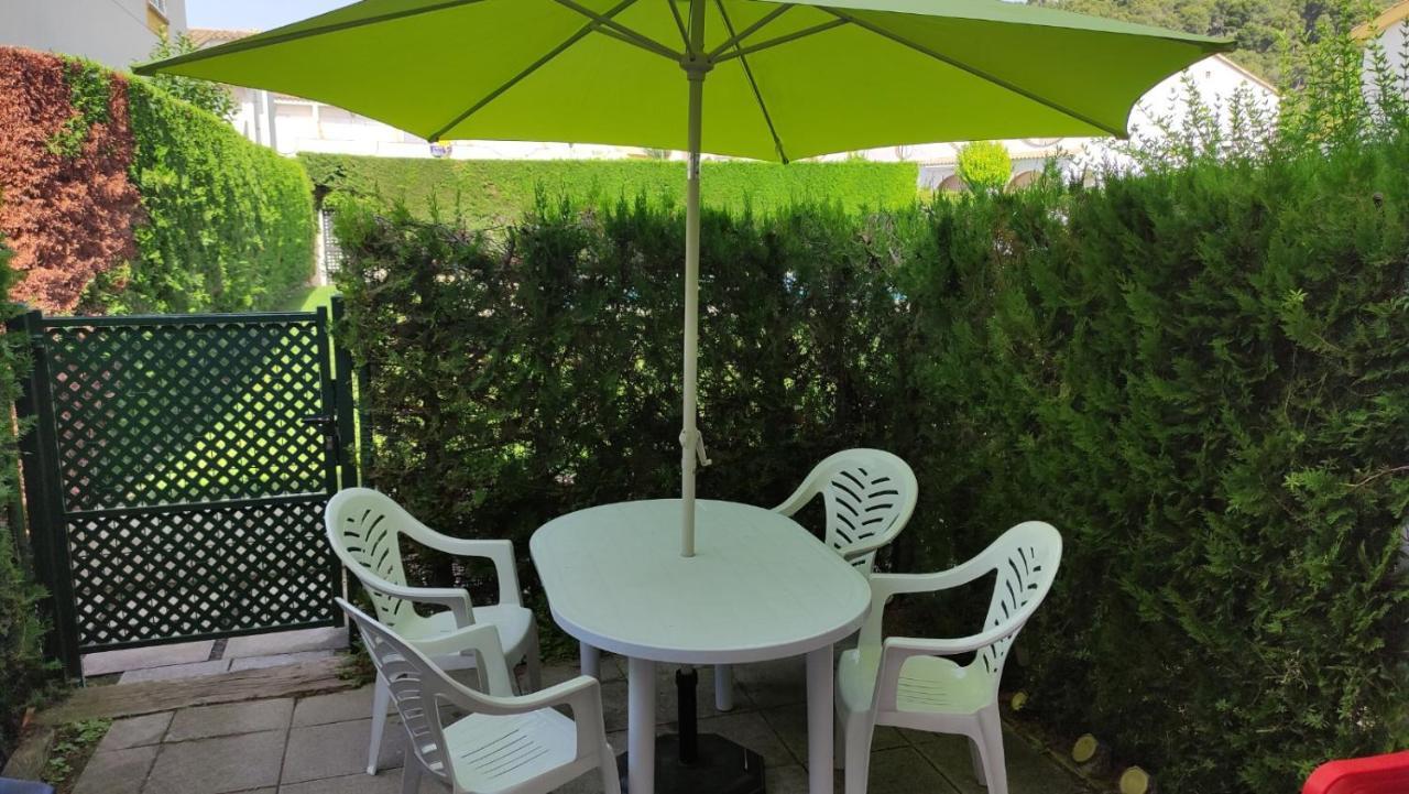 Villa Casa en l'Estartit, piscina, jardín comunitario Exterior foto
